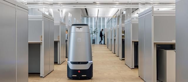 네이버 사옥에 도입된 자율주행 로봇