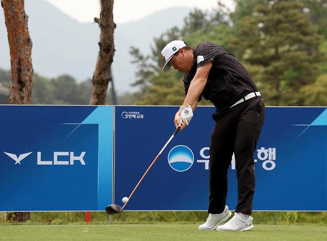 티샷 중인 임성재.