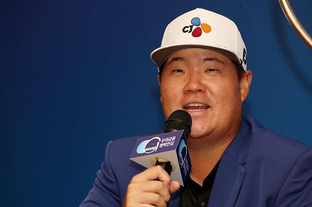 인터뷰 중인 임성재.