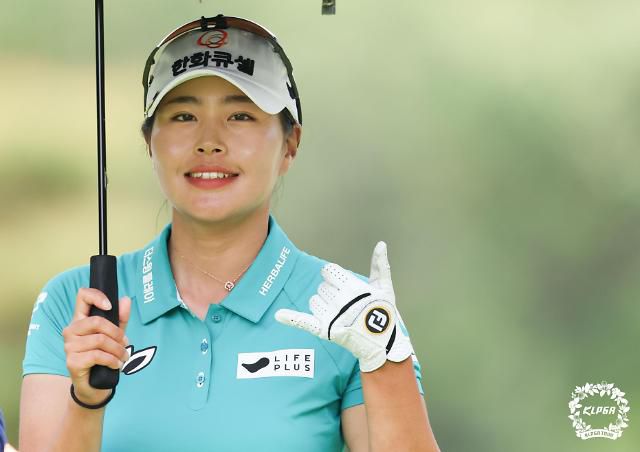 환하게 웃는 성유진.