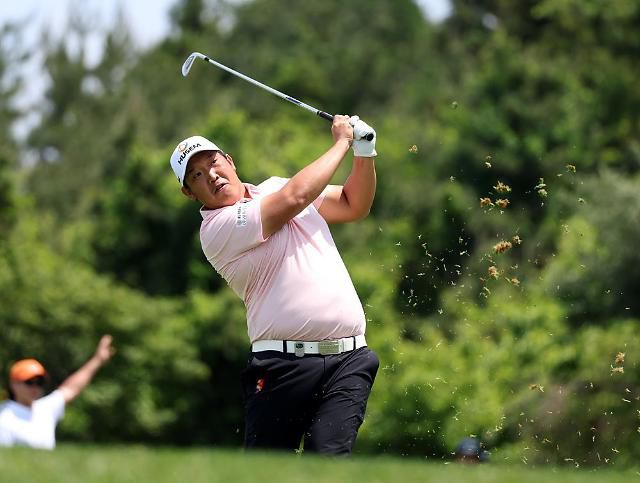 제26회 SK텔레콤 오픈 최종 4라운드 4번 홀에서 스윙 중인 백석현.