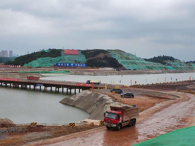 중국 '세기의 공정'이라 불리는 핑루운하 건설공사 현장.