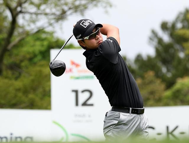 티샷 중인 이형준.