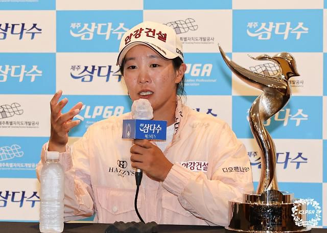임진희가 6일 제주 블랙스톤 제주에서 열린 제10회 제주삼다수 마스터스 우승 기자회견에서 발언하고 있다. [사진=KLPGA]