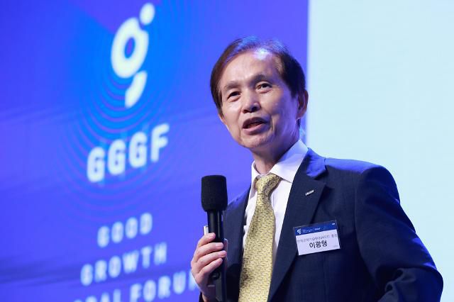 이광형 한국과학기술원(KAIST) 총장이 'AI시대의 대한민국 4개 시나리오와 전략'이라는 주제로 기조강연을 하고 있다. 2023.09.06[사진=유대길 기자 dbeorlf123@ajunews.com]