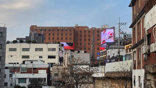 서울 용산구 이태원동 해밀턴호텔 전경. 지난해 10월 29일 해밀턴 호텔 옆 골목에서 발생한 이태원 압사 참사는 내년 총선의 민심 변수로 꼽힌다.[사진=김지윤 수습기자]