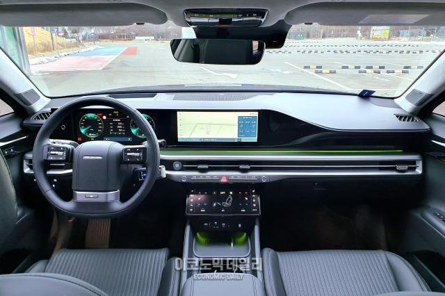 현대차 '디 올 뉴 그랜저' 앞좌석[사진=성상영 기자]