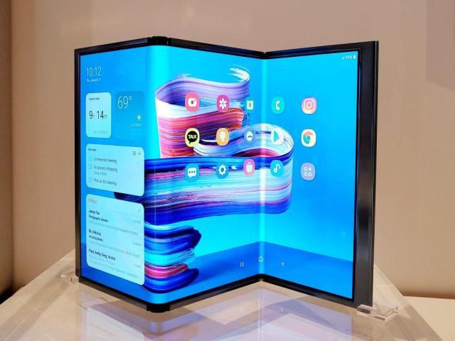 CES 2022 삼성디스플레이 부스에서 선보인 Flex S. [사진=삼성 디스플레이]