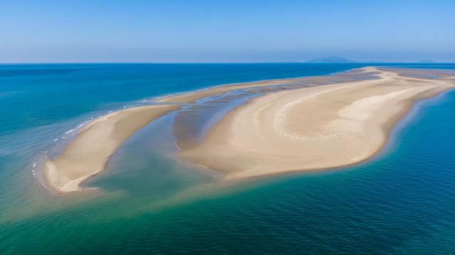 대이작도 썰물 때 서서히 모습을 드러내는 섬 속의 섬, 대이작도 풀등[사진=한국관광공사/박산하 촬영]