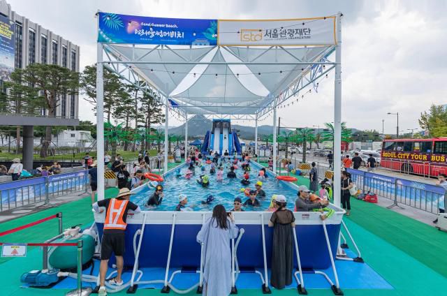 슬라이드와 수영장으로 조성됐던 ‘2023 서울썸머비치’ 전경 [사진=서울관광재단]
