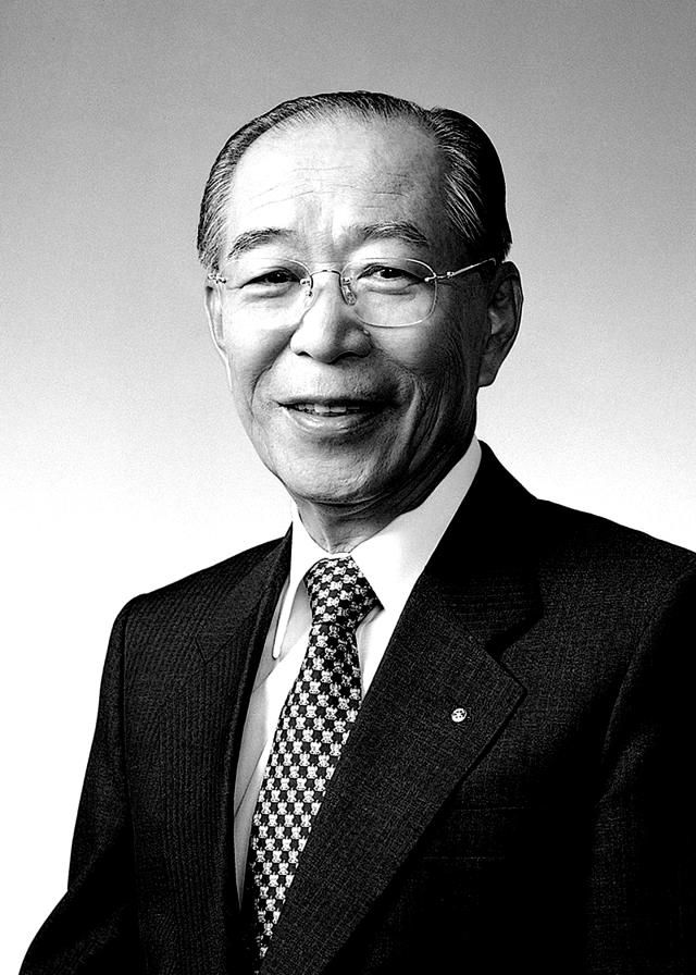 지난해 10월 향년 96세를 일기로 유명을 달리한 강신호 동아쏘시오그룹 명예회장. 고인은 창업주의 아들로 태어나 '박카스의 아버지'라 불렸다. [사진=동아쏘시오그룹]