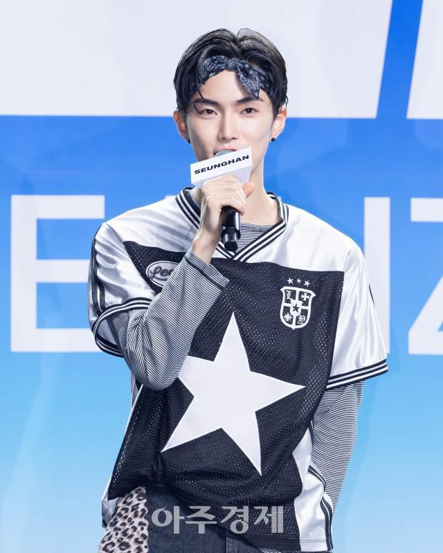 SM 신인 그룹 RIIZE(라이즈) 승한이 9월 4일 오후 서울 용산구 블루스퀘어에서 열린 라이즈 첫 싱글 앨범 '겟 어 기타(Get A Guitar)' 발매 기념 쇼케이스에서 데뷔 소감을 말하고 있다. [사진=유대길 기자]