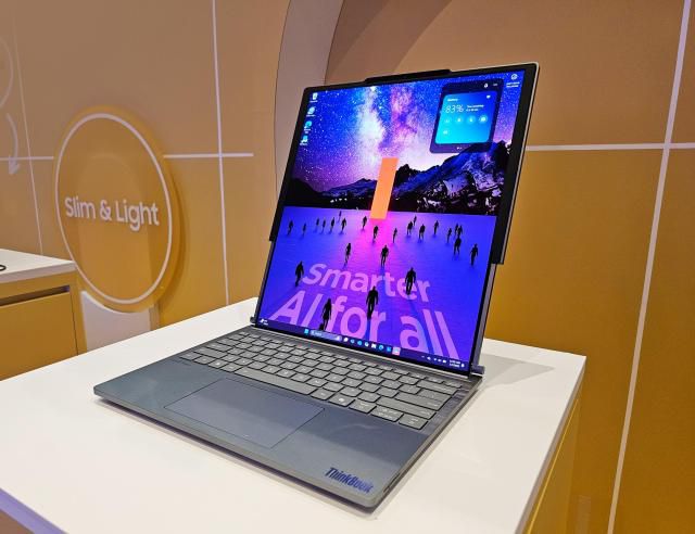 삼성디스플레이 롤러블 OLED를 탑재한 레노버의 '씽크북 플러스 G6 롤러블' 노트북 제품. [사진=삼성디스플레이]