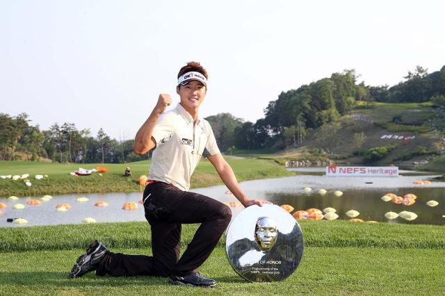 이태희가 2015년 넵스 헤리티지 우승 등을 기반으로 대상을 수상했다. [사진=KPGA]