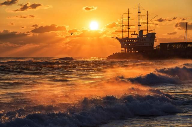 강원도 강릉 정동진의 화려한 일출 [사진=한국관광공사]