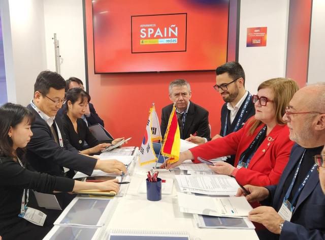 지난 4일 스페인 바르셀로나에서 개최된 ‘제2차 한-스페인 과학기술공동위원회(이하 과기공동위)’에 한국과 스페인측 대표단이 자리하고 있다. [사진=과학기술정보통신부]