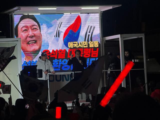 윤석열 대통령이 석방된 8일, 윤상현 국민의힘 의원이발언하고 있다.[사진=송승현 기자]