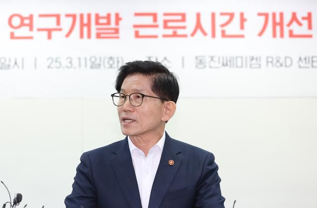 김문수 고용노동부 장관. [사진=연합뉴스]