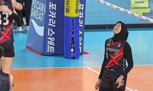 정관장 레드스파크스 메가가 6일 대전 충무실내체육관에서 열린 흥국생명 핑크스파이더스와 2024~2025 V리그 여자프로배구 챔피언결정전 4차전을 승리한 뒤 기뻐하고 있다. [사진=연합뉴스]