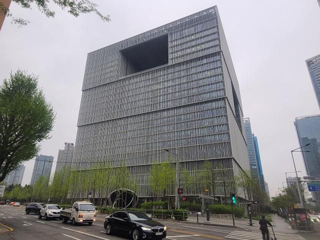 미술관이 있는 아모레퍼시픽 사옥.