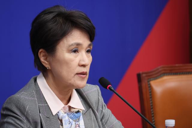 5일 서울 여의도 국회에서 더불어민주당 강금실 총괄선거대책위원장이 기자간담회를 하고 있다. [사진=연합뉴스]