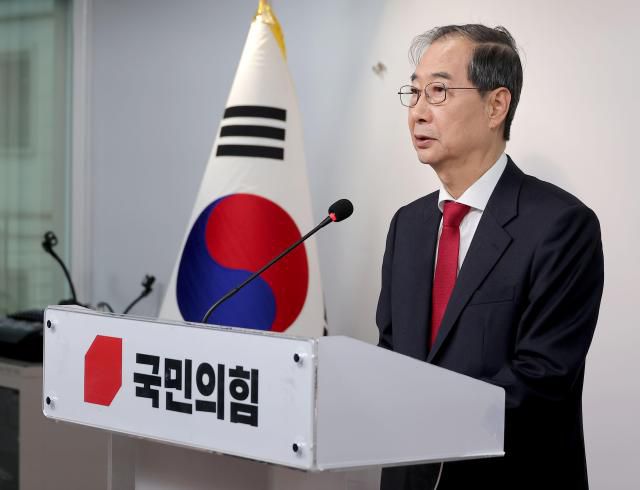한덕수 대선 예비후보가 10일 서울 여의도 국민의힘 중앙당사에서 긴급 기자회견을 하고 있다.  [사진=연합뉴스]