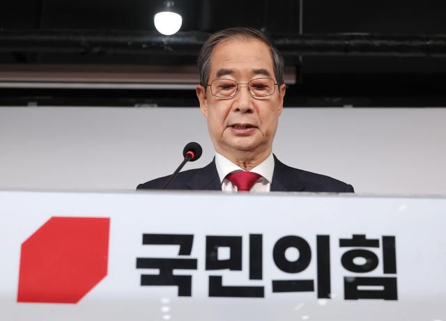 한덕수 대선 예비후보가 10일 서울 여의도 국민의힘 중앙당사에서 긴급 기자회견을 하고 있다. [사진=연합뉴스]