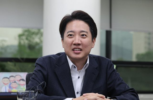 개혁신당의 이준석 대선 후보가 9일 오전 저출산 대책 관련 공약을 발표했다. [사진=연합뉴스]