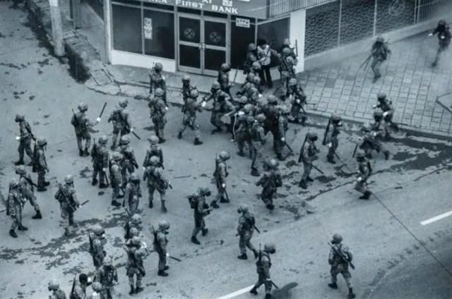 1980년 5월 민주화운동 당시 광주 시내에 투입된 계엄군의 모습. [사진=5·18 기념재단 제공]