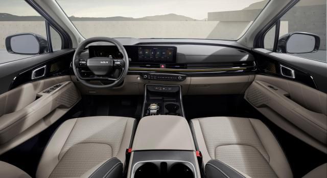 The 2025 카니발 내장.