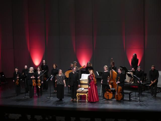 올해 한화클래식은 파트리샤 프티봉과 프랑스를 대표하는 아마릴리스 앙상블의 첫 내한 무대를 선보인다. 파트리샤 프티봉과 아마릴리스 앙상블의 협연 모습. [사진=한화그룹]