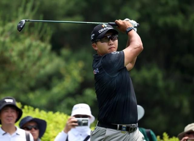 8일 김홍택이 백송 홀딩스-아시아드CC 부산오픈(총상금 10억원)에서 이번 시즌 한국프로골프(KPGA) 투어 첫 우승을 거머쥐었다. [사진=KPGA]