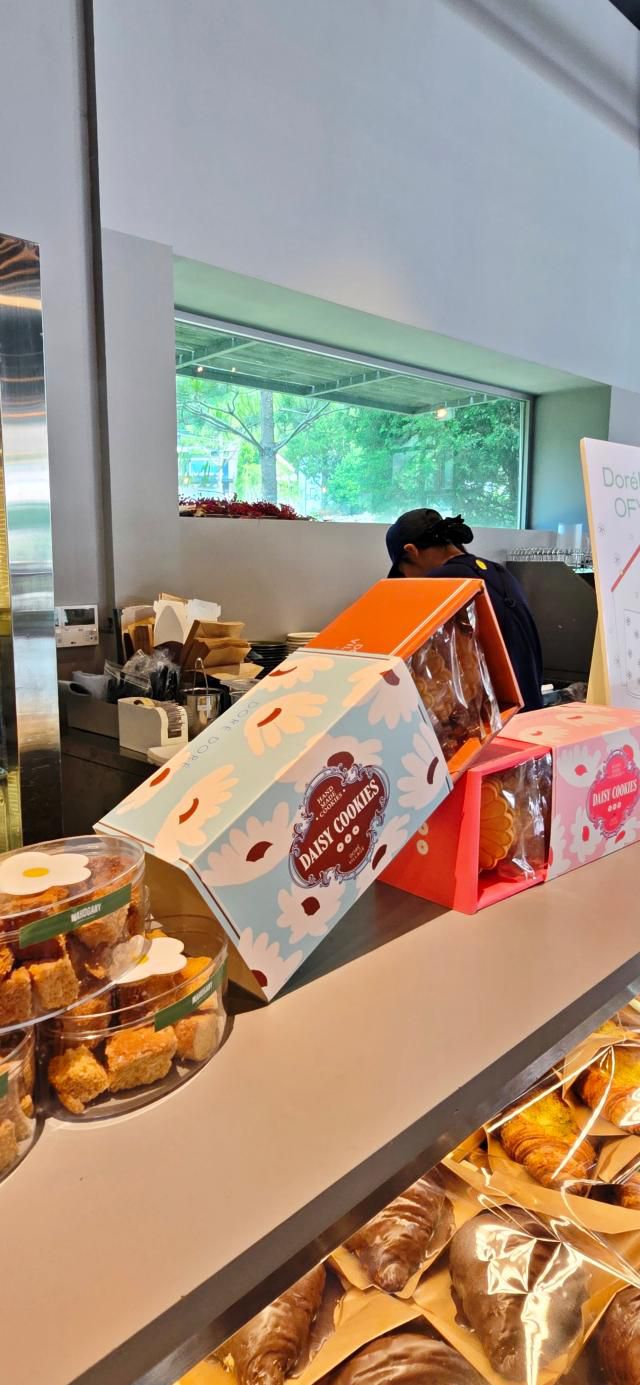 데이지 쿠키와 데이지 러스크 [사진=기수정 기자]