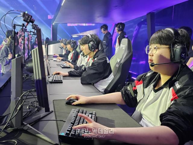 경기전 테크 체크중인 KT 롤스터 [사진=선재관 기자]