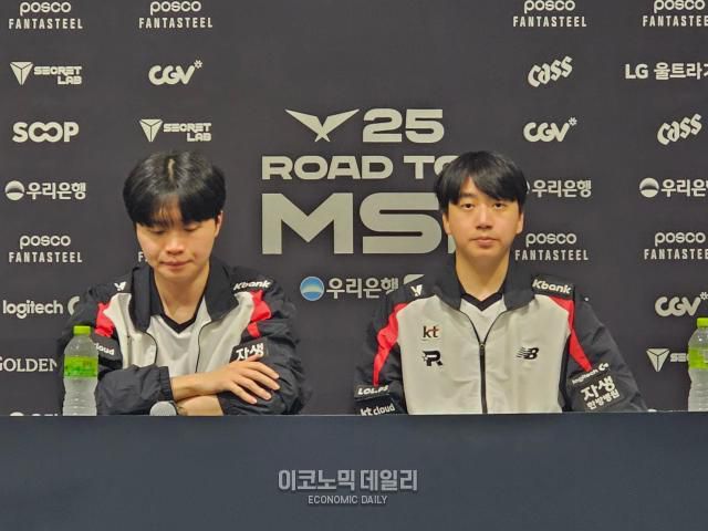 KT 롤스터 '비디디' 선수와 고동빈 감독.[사진=선재관 기자]