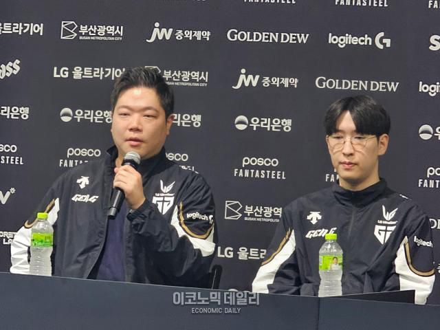김정수 젠지 감독이 경기 승리 후 기자회견을 진행하고 있다.[사진=선재관 기자]