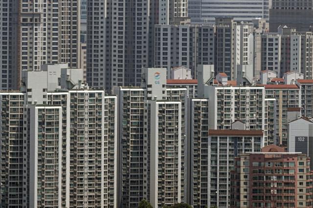 서울 영등포구 여의도공원에서 바라본 아파트 전경. 2024.06.28[사진=유대길 기자 dbeorlf123@ajunews.com]