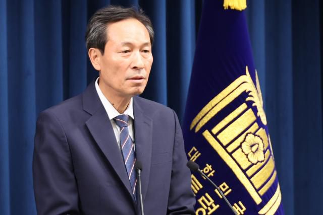 우상호 대통령실 정무수석이 19일 용산 대통령실에서 이재명 대통령과 여야 지도부 오찬 예정 관련 브리핑을 하고 있다. [사진=연합뉴스]