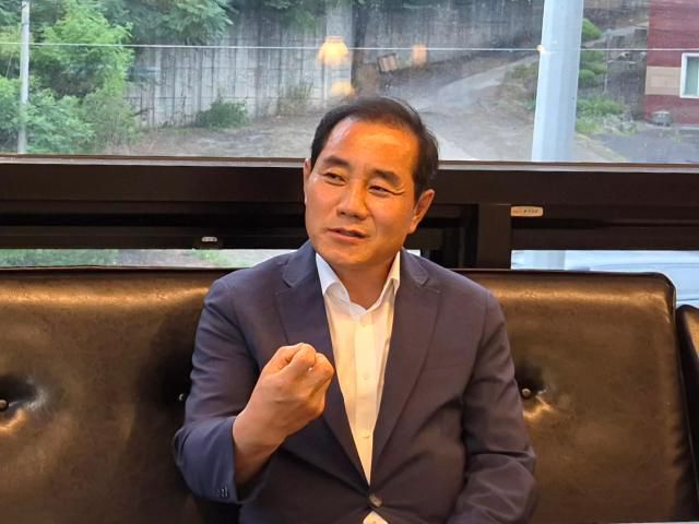 향후 의정활동 계획을 밝히고 있는 권중석 의원. [사진=김규남 기자]