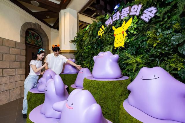 울창한 숲 사이 귀여운 메타몽들이 모여있는 메타몽의 숲도 만날 수 있다. [사진=롯데월드]