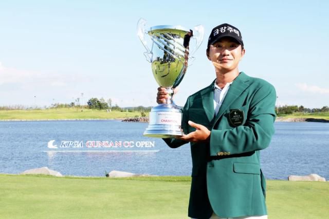 옥태훈이 한국프로골프(KPGA) 투어에서 자신의 시대를 활짝 열었다. 프로 데뷔 8년 만에 투어 첫 우승을 이뤄내더니, 여기에 더해 2주 연속 정상 신바람까지 냈다. [사진=KPGA]