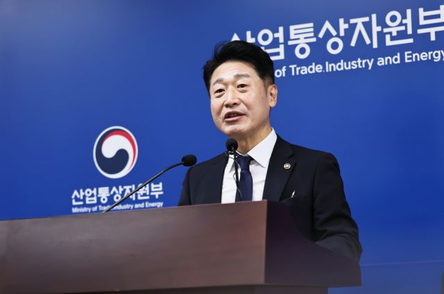 이호현 산업통상자원부 2차관이 7일 정부세종청사 기자실을 찾아 취임 인사를 하고 있다. [사진=산업통상자원부]