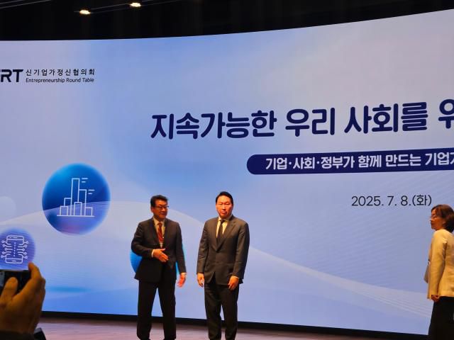 최태원 대한상공회의소 회장(오른쪽). [사진=김정훈 기자]