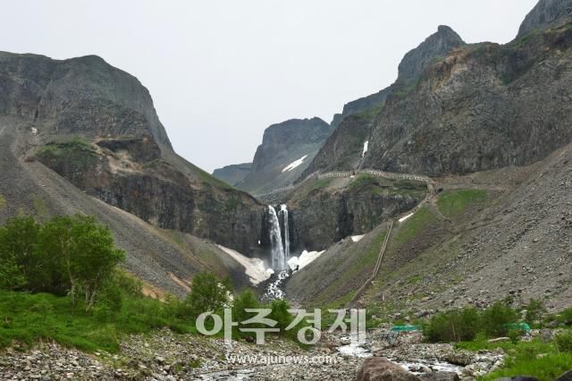 6월 27일 백두산의 장백폭포. AJP 한준구 사진기자