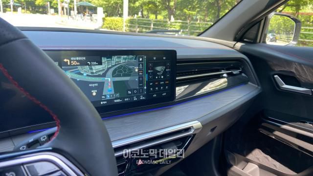 액티언 하이브리드 인포테인먼트[사진=김지영 기자]