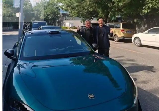 젠슨 황 엔비디아 CEO가 레이쥔 중국 샤오미 그룹 회장과