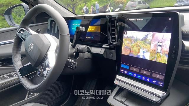 르노 세닉 E-테크 100% 일렉트릭 디스플레이[사진=김지영 기자]