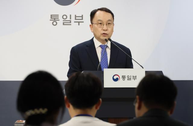 구병삼 통일부 대변인이 지난달 28일 서울 종로구 정부서울청사에서 열린 정례브리핑에서 북한 김여정 대남 담화와 관련한 질문에 답변하고 있다. [사진=연합뉴스]