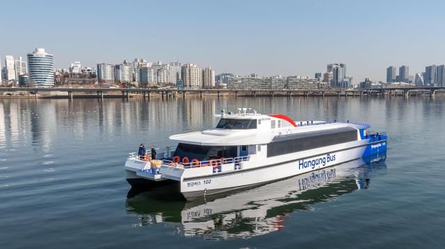 다음 달 18일부터 한강 물길을 따라 서울 동서를 잇는 '한강버스'가 정식 운항에 들어간다. [사진=서울관광재단]