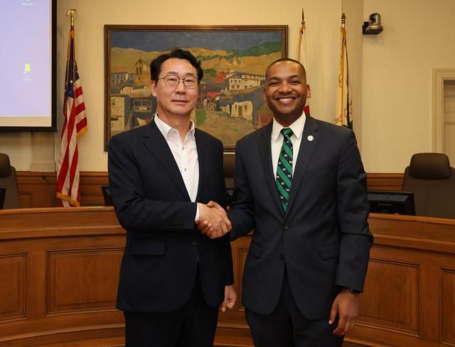 [사진=정명근 시장 SNS]